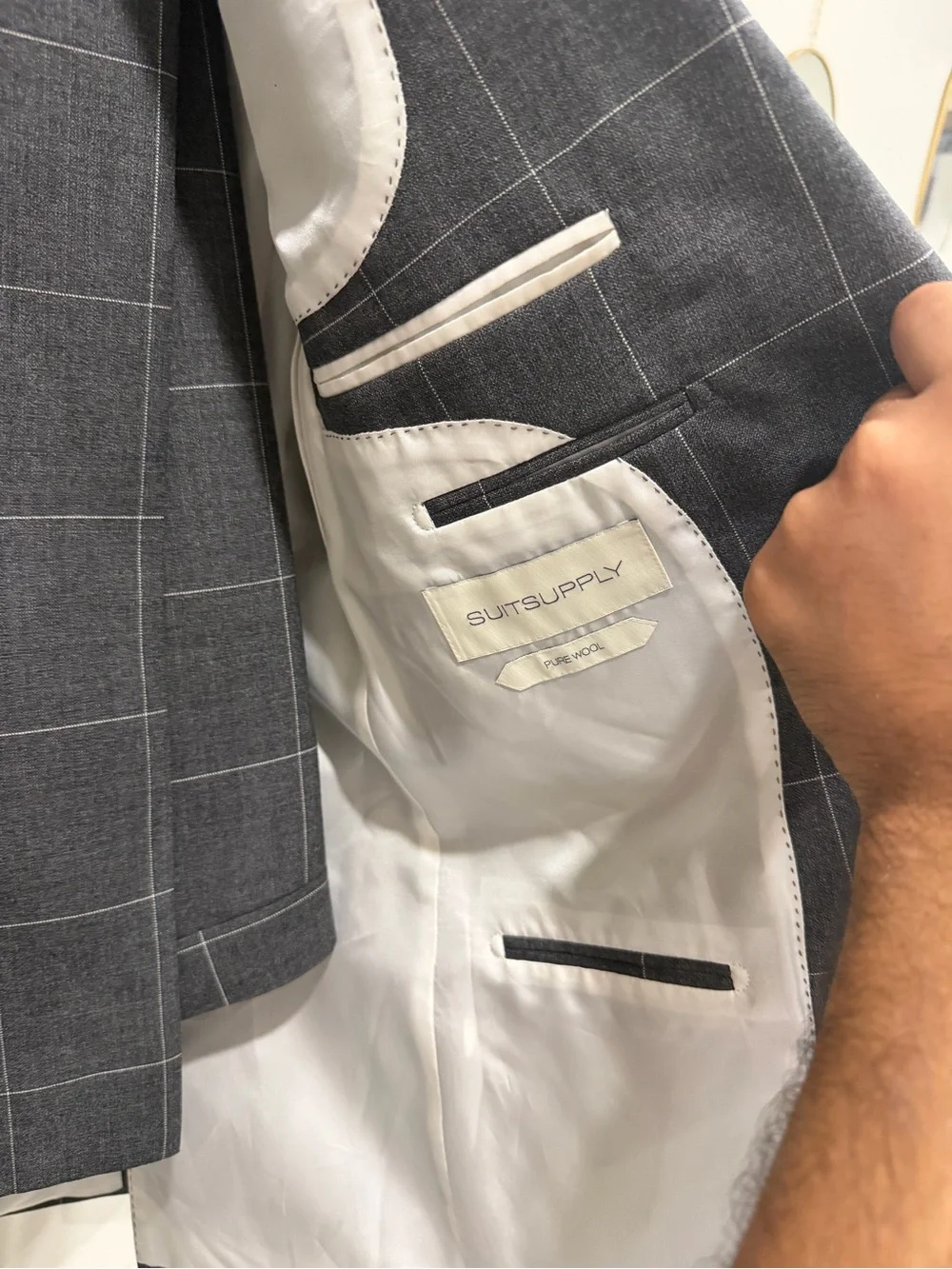 Suitsupply selling this